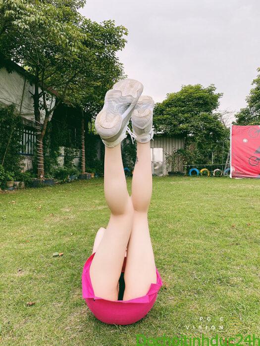 Gái xinh đang khoe lồn to